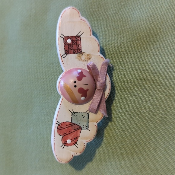 Broche Épingle Football Fanatic - Fait Main Au Kenya En Ferraille Recyclée